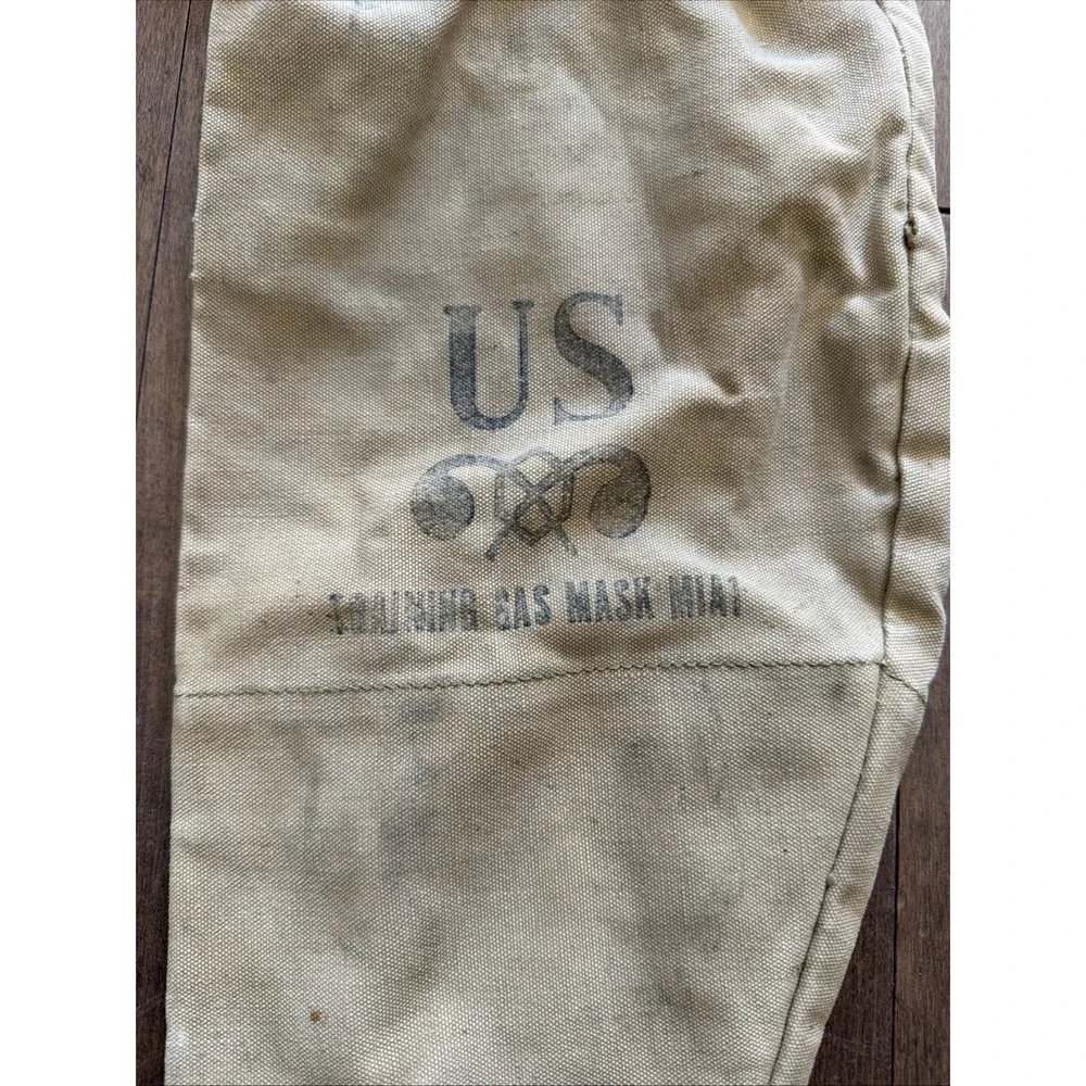 Vintage WW2 US Military Training Gas Mask M1A1 Canvas Carrier Bag Pouch
